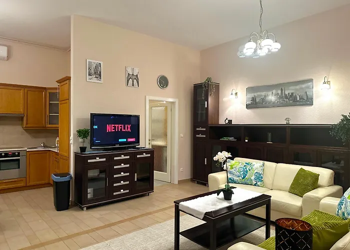 Heart Of The City Cozy Corner With Free Parking & Ac