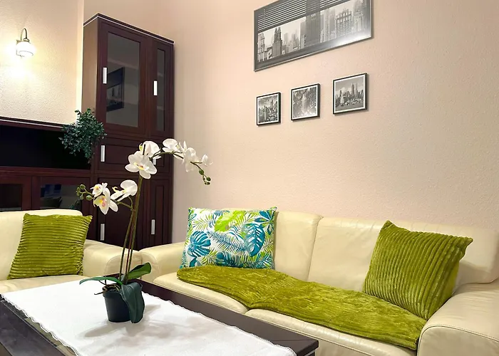 Heart Of The City Cozy Corner With Free Parking & Ac