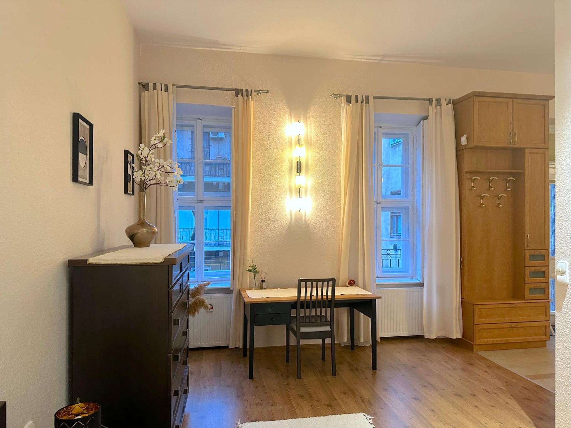 Heart Of The Cozy Corner With Free Parking & Ac